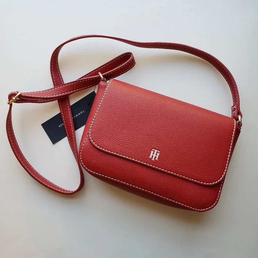 NWT Tommy Hilfiger Red Shoulder Bag. - Picture 1 of 16